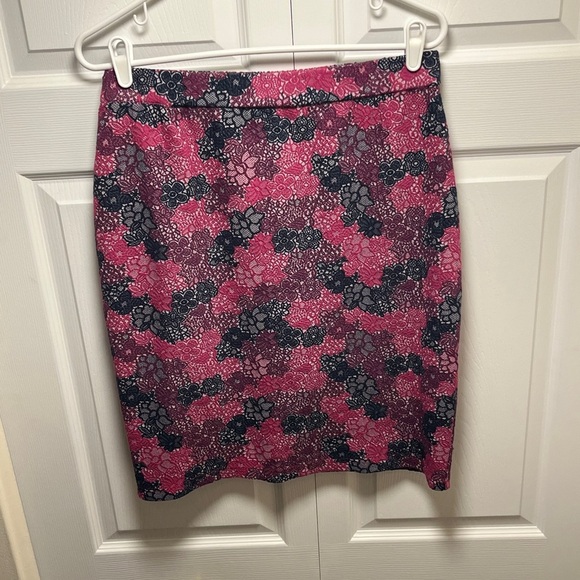 41 Hawthorn Pink Knee-Length Pencil Skirt - Picture 2 of 4